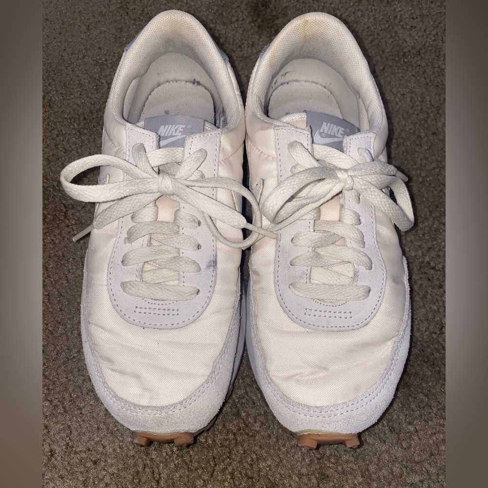 Nike daybreak white gum size 6
